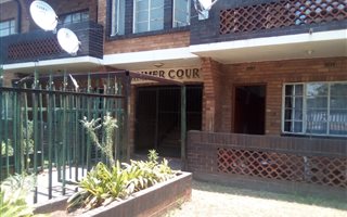 2 Bedroom Apartment in Driehoek