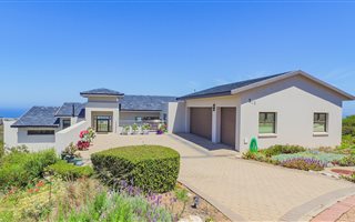 4 Bedroom House in Pinnacle Point Golf Estate
