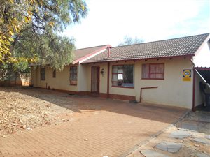 3 Bed House in Heuweloord