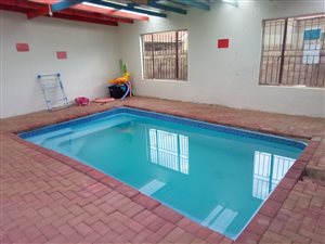 1166 m² Land available in Protea Glen