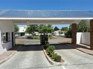 1 Bed Apartment in De Rust