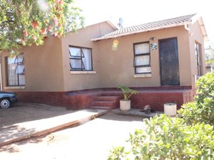 3 Bed House in Uitenhage Central