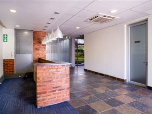 934 m² Office Space in Birnam