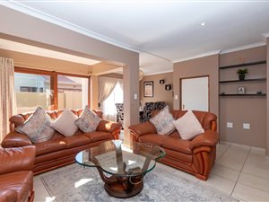 3 Bed Townhouse in Radiokop