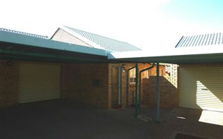 2 Bedroom House in Highveld