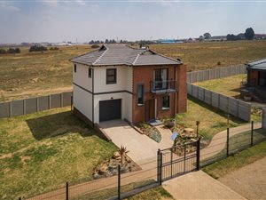 3 Bed House in Roodepoort Central
