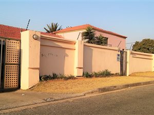 3 Bed House in Robertsham