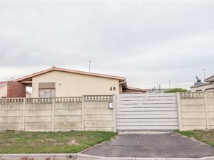 3 Bed House in Bothasig