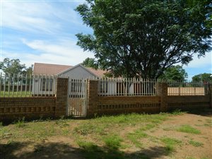 3 Bed House in Komani Park