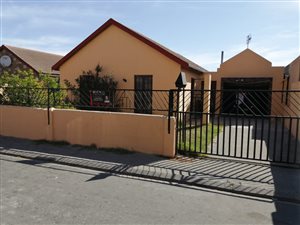 2 Bed House in Malibu Village