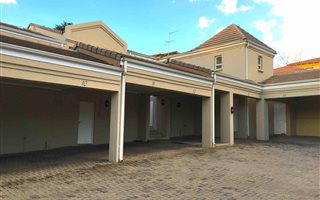 3 Bedroom Simplex in Hyde Park