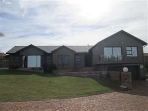 3 Bed House in Village On Sea