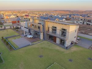 4 Bed House in Midstream Hill