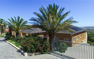 3 Bedroom House in Mountainside