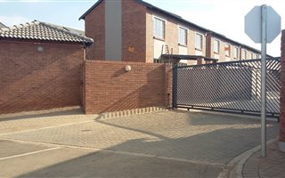 3 Bedroom Townhouse in Raslouw