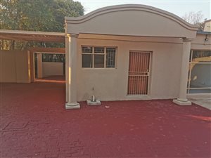 4 Bed House in Lynnwood Glen