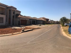 400 m² Land available in The Orchards