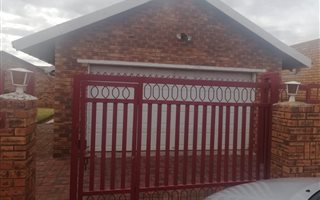 2 Bedroom House in Protea North