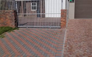2 Bedroom Cluster in Melkbosstrand
