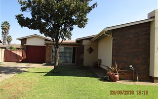 4 Bedroom House in Vanderbijlpark CE4