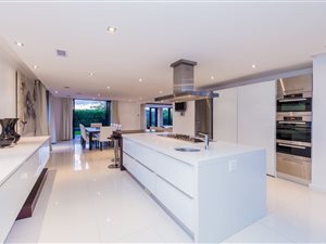 5 Bed House in Pearl Valley On Val De Vie