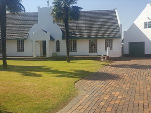 5 Bedroom House in Denneoord