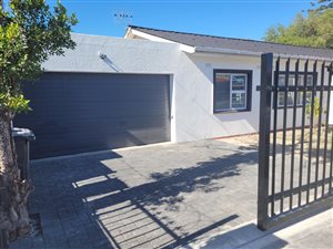 3 Bed House in Voelvlei