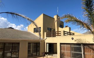 4 Bedroom House in Blouberg Sands