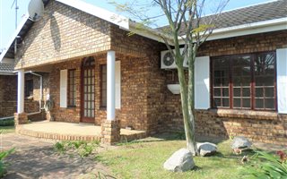2 Bedroom Simplex in Arboretum