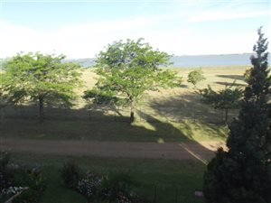 2.5 Bed Flat in Deneysville