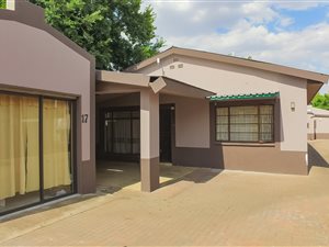 17 Bedroom House in Die Bult