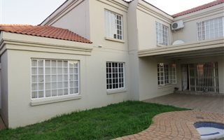 6 Bedroom House in Wierda Glen