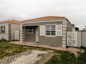 2 Bed House in Strandfontein