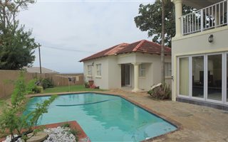 7 Bedroom House in Shelly Beach