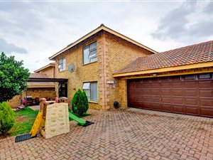4 Bedroom Townhouse in Honeydew Manor
