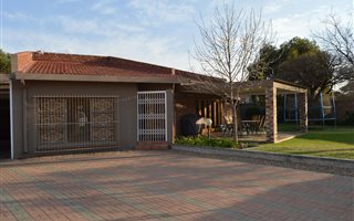 4 Bedroom House in Riebeeckstad