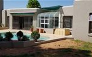 3 Bedroom Cluster in Bryanston