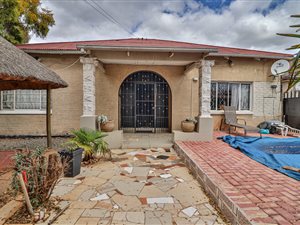 4 Bed House in Malvern East