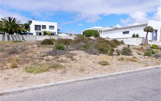 939 m² Land available in Britannica Heights
