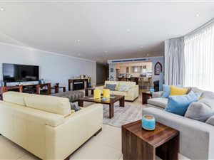 3 Bed Apartment in Mouille Point