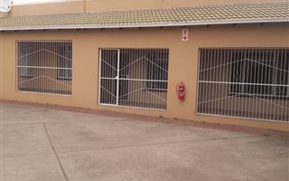 2 Bedroom Apartment in Rustenburg Central