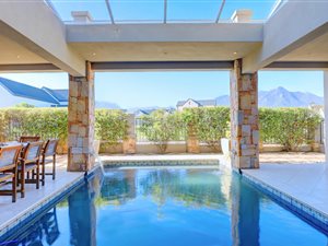 6 Bed House in Kingswood Golf Estate