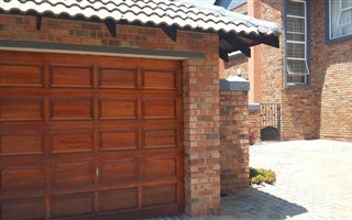 3 Bedroom Townhouse in Heuwelsig Estate
