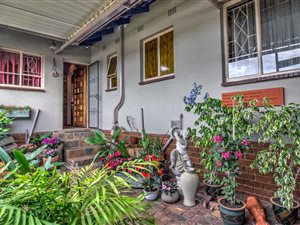 3 Bedroom House in Rhodesfield