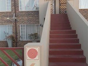 2 Bed Apartment in Rooihuiskraal
