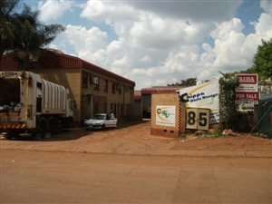 890 m² Commercial space in Waltloo