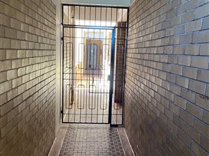 2 Bed Flat in Krugersdorp Central