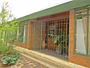 240 m² Commercial space in Park West