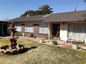 4 Bed House in Lambton Gardens