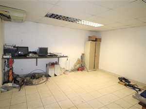 1630 m² Commercial space in Kuilsriver
